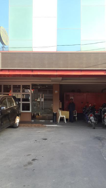 California Hotel Jakarta Luaran gambar