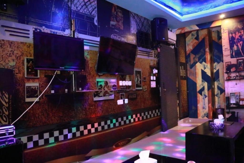 California Hotel Jakarta Luaran gambar