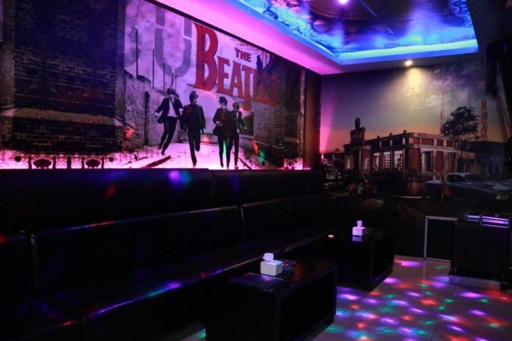 California Hotel Jakarta Luaran gambar