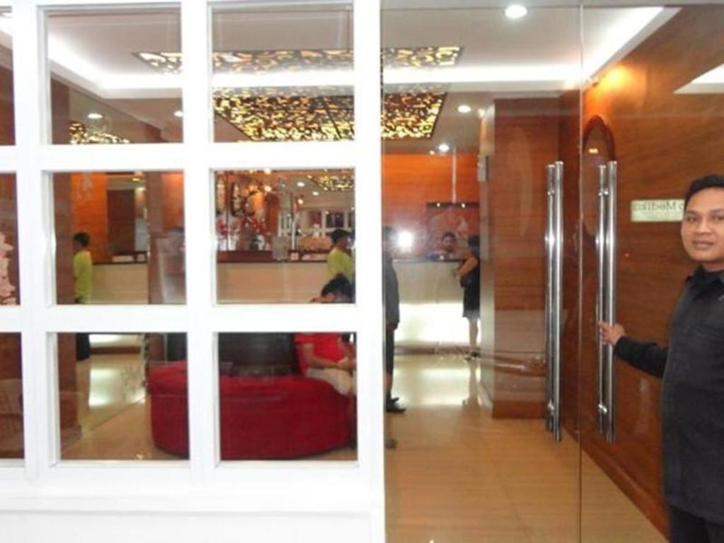 California Hotel Jakarta Luaran gambar