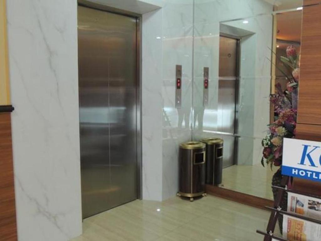 California Hotel Jakarta Luaran gambar