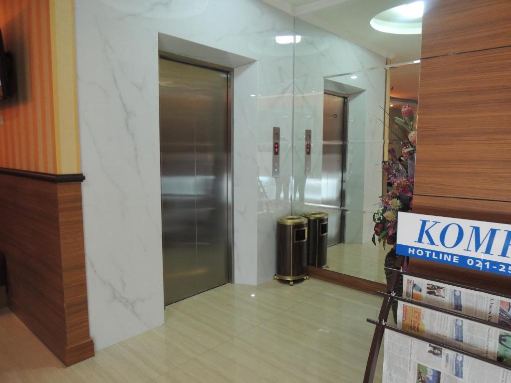 California Hotel Jakarta Luaran gambar