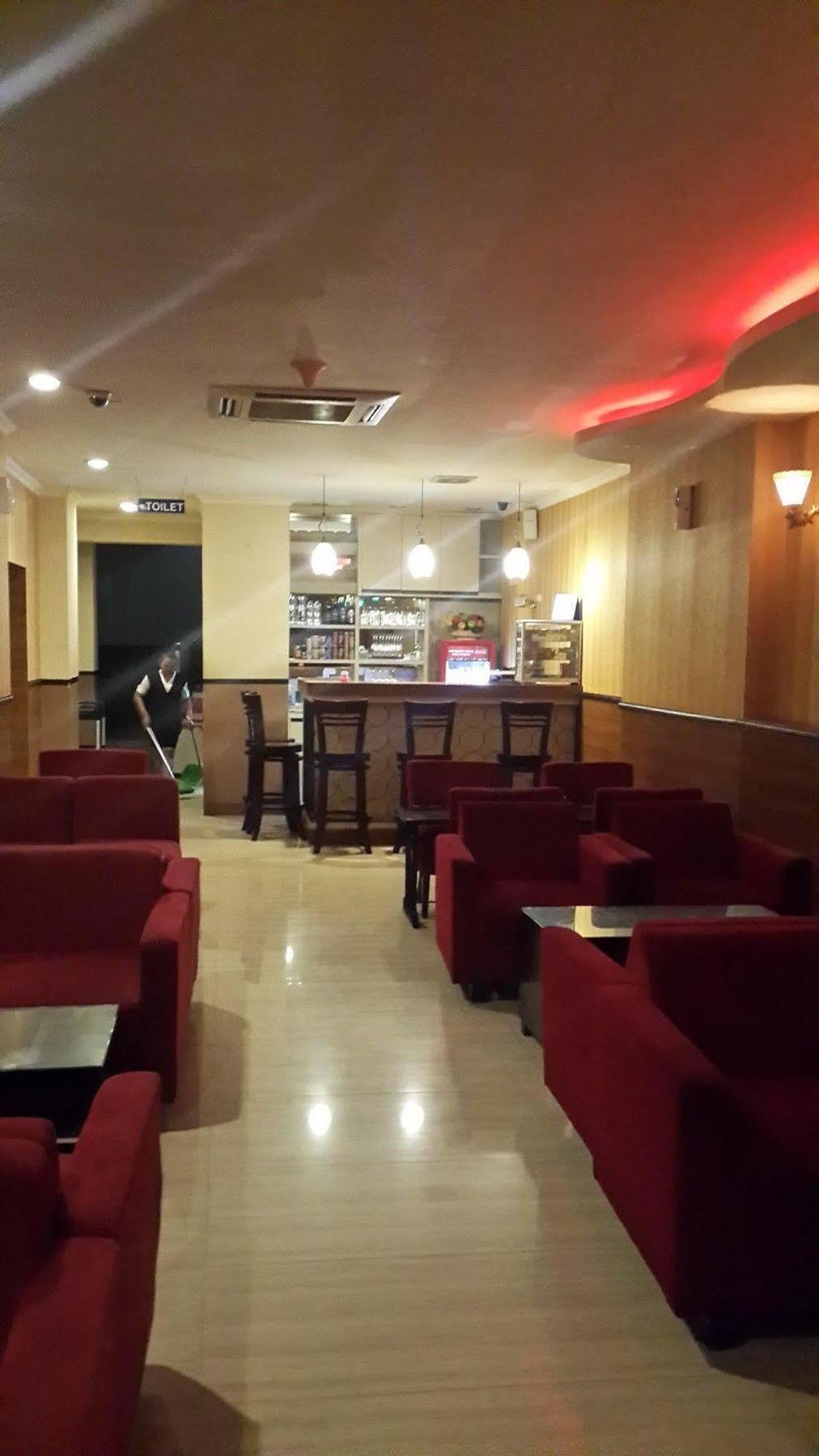 California Hotel Jakarta Luaran gambar
