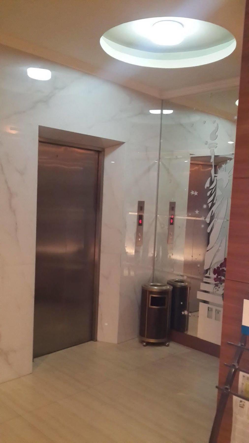 California Hotel Jakarta Luaran gambar